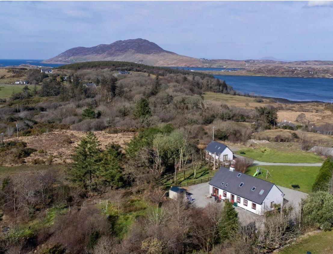 Red Deer Cosy Apartment In Letterfrack Connemara Exteriör bild